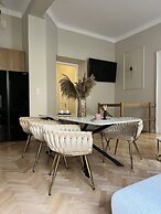 Luxury Leo Apartment Spa & Garden