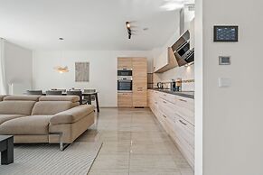 Modern 2-Bedroom Apartment ID227