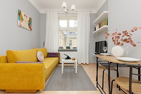 Sunny Studio Lwowska by Renters