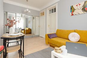 Sunny Studio Lwowska by Renters