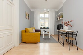 Sunny Studio Lwowska by Renters