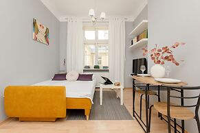Sunny Studio Lwowska by Renters