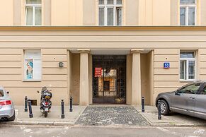 Sunny Studio Lwowska by Renters