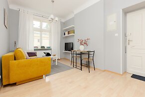 Sunny Studio Lwowska by Renters