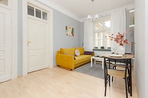 Sunny Studio Lwowska by Renters