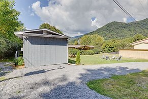 Maggie Valley Home ~ 5 Mi to Cataloochee Ski Area!