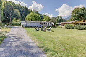 Maggie Valley Home ~ 5 Mi to Cataloochee Ski Area!