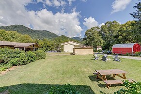 Maggie Valley Home ~ 5 Mi to Cataloochee Ski Area!