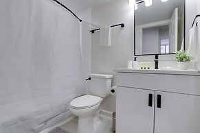 Luxury Apt with Rooftop Pentagon City