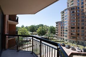 Luxury Apt with Rooftop Pentagon City