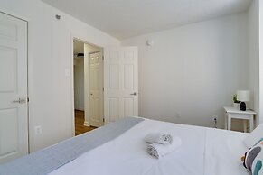 Luxury Apt with Rooftop Pentagon City
