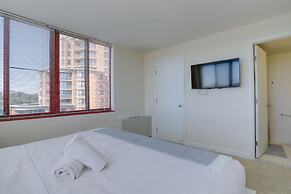 Gorgeous Apt with Rooftop City View