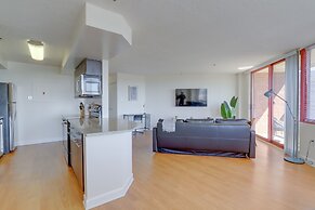 Gorgeous Apt with Rooftop City View