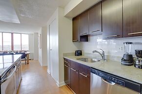 Gorgeous Apt with Rooftop City View