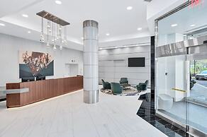 Gorgeous Apt with Rooftop City View