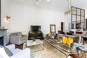 Notting Hill Charm: Central 2-bed Gem
