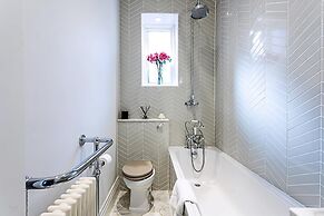 Notting Hill Charm: Central 2-bed Gem
