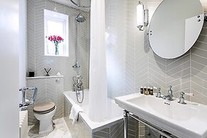 Notting Hill Charm: Central 2-bed Gem