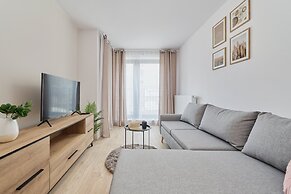 Modern Apartment in Wroclaw by Renters