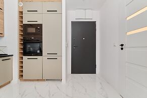 Modern Apartment in Wroclaw by Renters