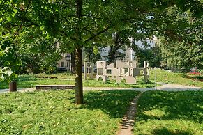 Modern Apartment in Wroclaw by Renters