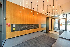 Modern Apartment in Wroclaw by Renters