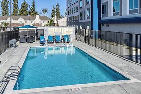 Hampton Inn & Suites Bakersfield Central