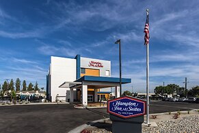 Hampton Inn & Suites Bakersfield Central