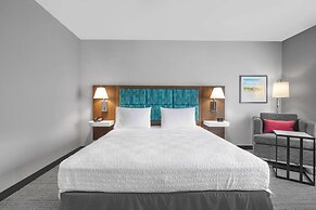 Hampton Inn & Suites Bakersfield Central