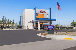 Hampton Inn & Suites Bakersfield Central