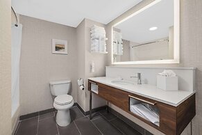 Hampton Inn & Suites Bakersfield Central