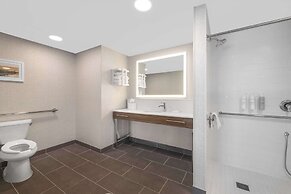 Hampton Inn & Suites Bakersfield Central