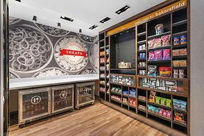 Hampton Inn & Suites Bakersfield Central