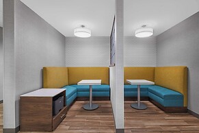 Hampton Inn & Suites Bakersfield Central