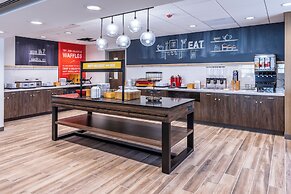 Hampton Inn & Suites Bakersfield Central