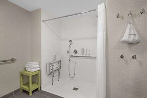 Hampton Inn & Suites Bakersfield Central