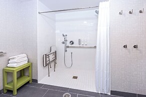 Hampton Inn & Suites Bakersfield Central