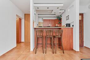 Cozy Zielińskiego Apartment by Renters
