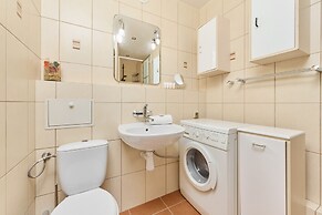 Cozy Zielińskiego Apartment by Renters