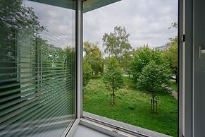 Cozy Zielińskiego Apartment by Renters