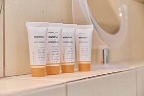 Cozy Zielińskiego Apartment by Renters