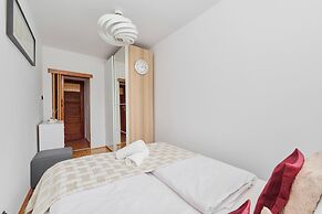 Cozy Zielińskiego Apartment by Renters