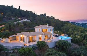 Omolos House in St Stefanos Bay