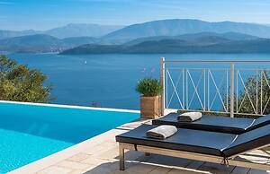 Omolos House in St Stefanos Bay