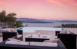 Omolos House in St Stefanos Bay