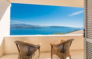 Omolos House in St Stefanos Bay