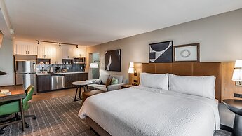 Staybridge Suites Dallas Market Ctr Love Field by IHG