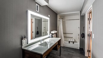 Staybridge Suites Dallas Market Ctr Love Field by IHG