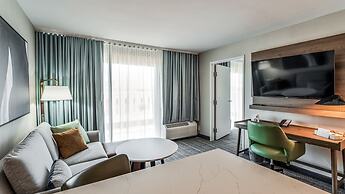Staybridge Suites Dallas Market Ctr Love Field by IHG