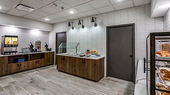 Staybridge Suites Dallas Market Ctr Love Field by IHG